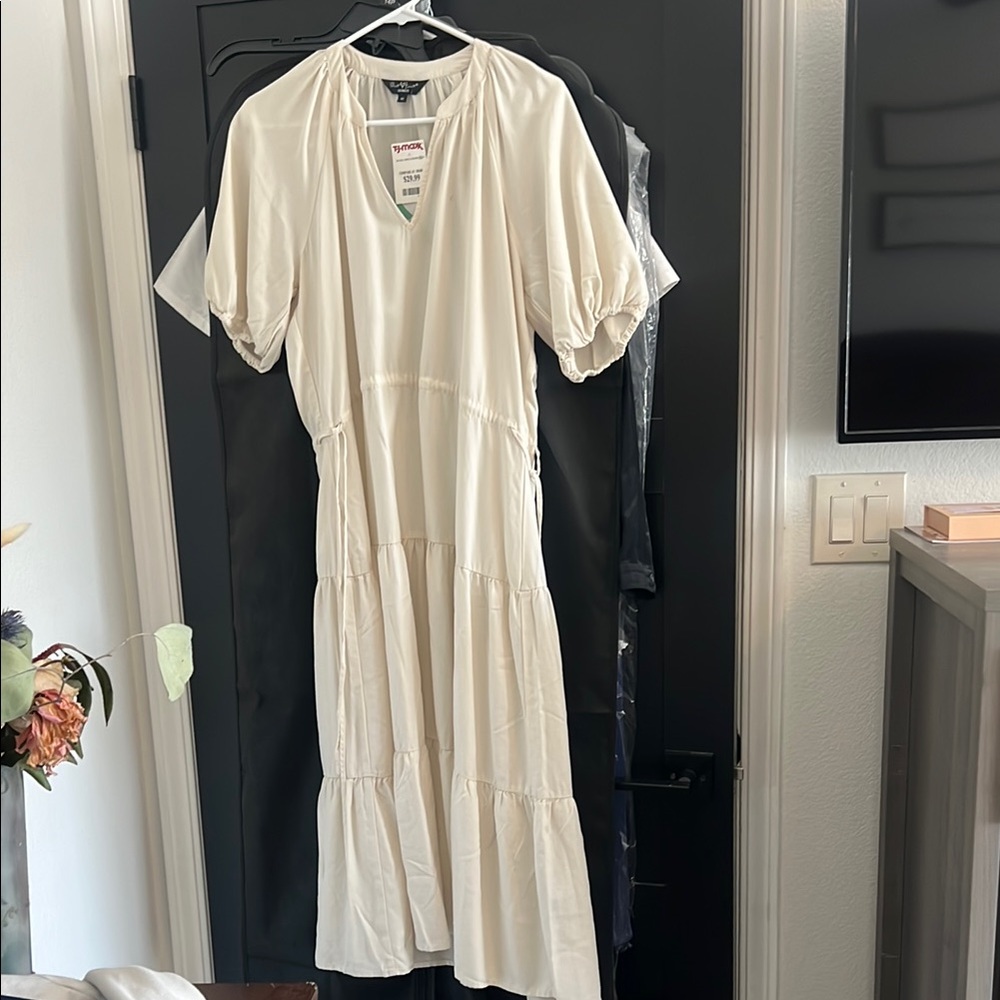 Elegant Cream Maxi Dress